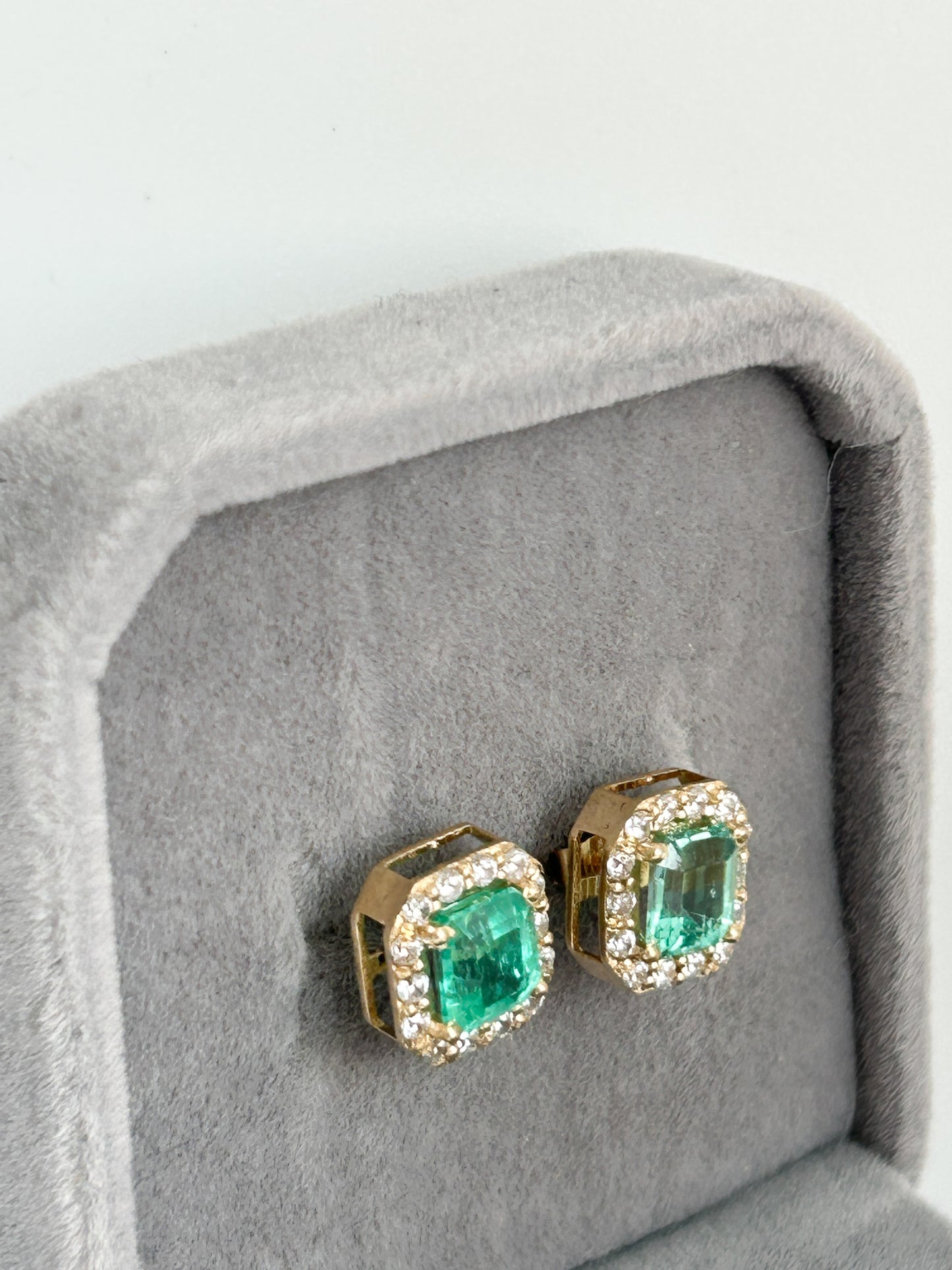 Emerald Stud