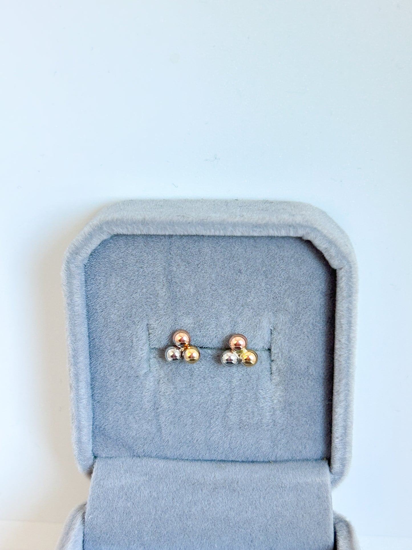 Tricolor Stud