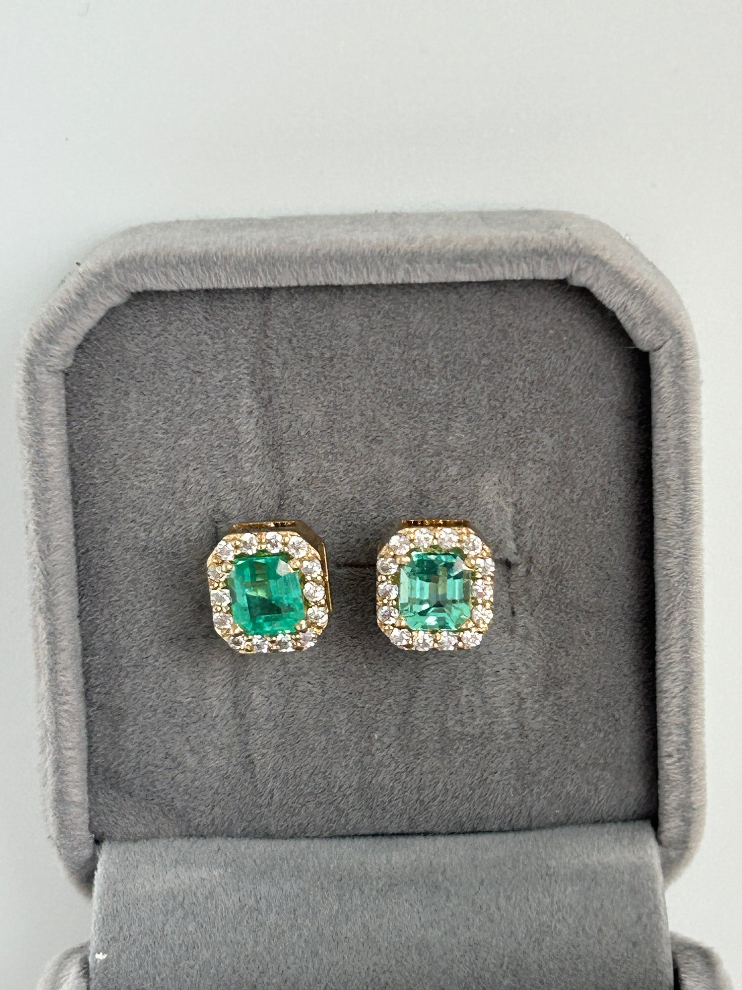 Emerald Stud