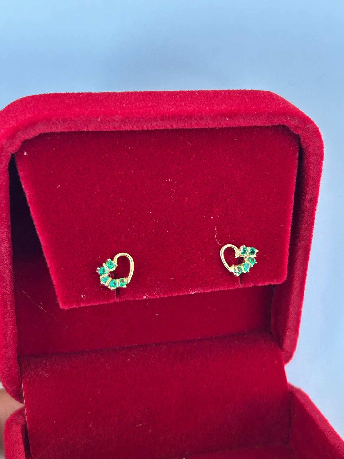 Green heart stud