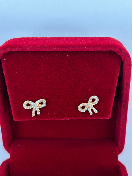 Fancy ribbon zirconia stud