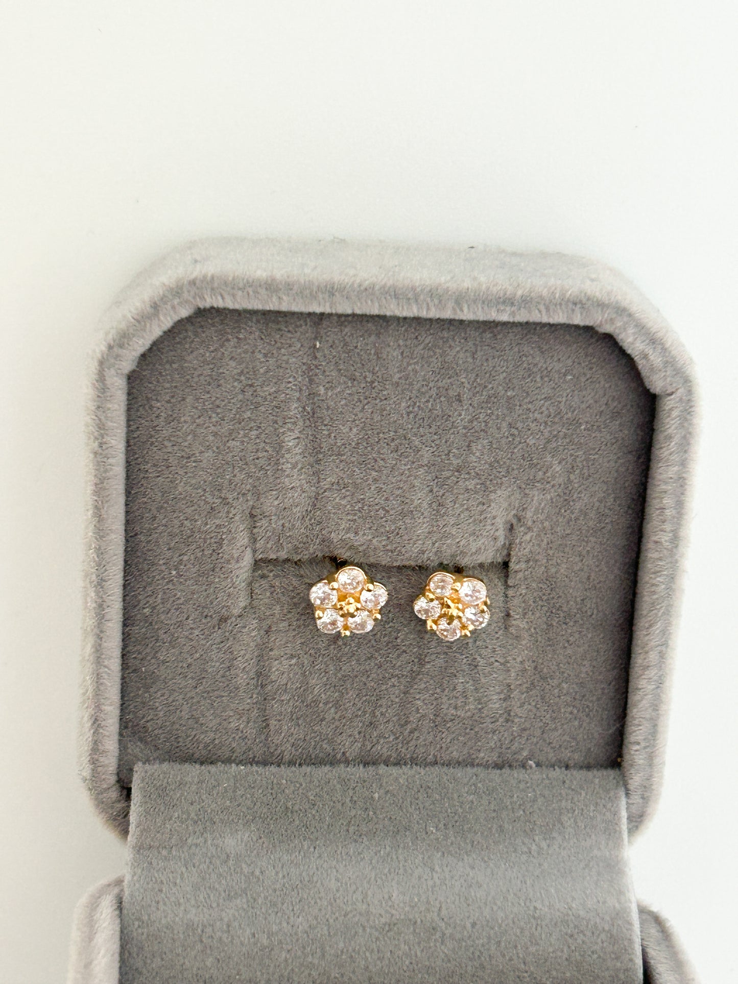 Zirconia Flower Stud