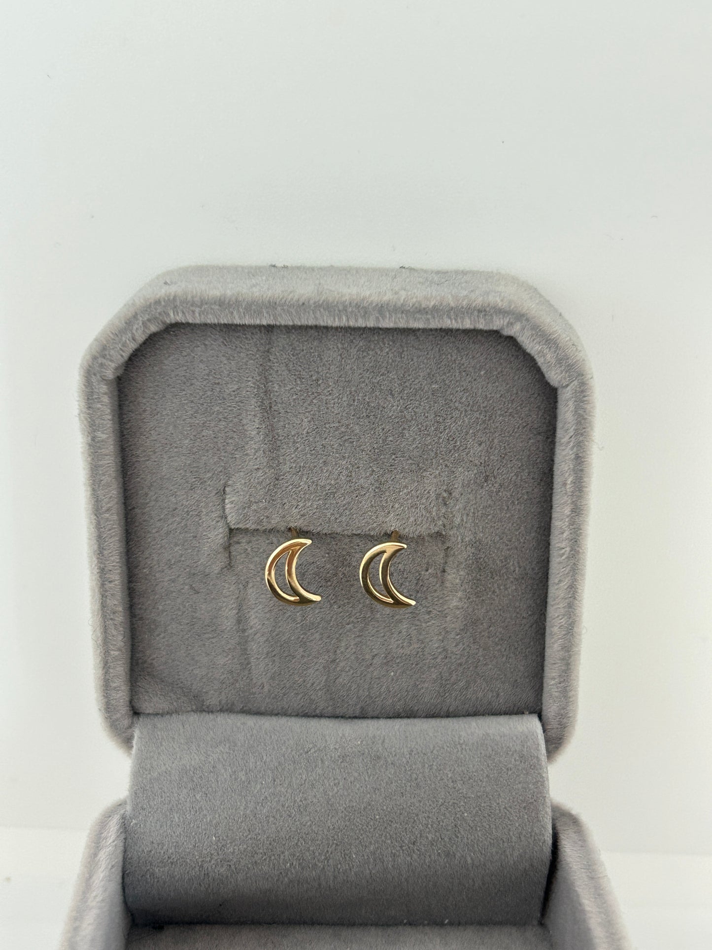 Moon Stud