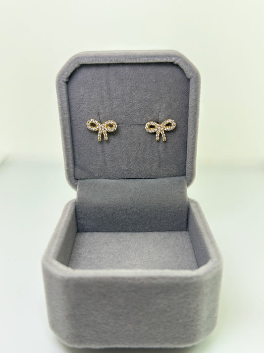 Fancy Ribbon Zirconia Stud